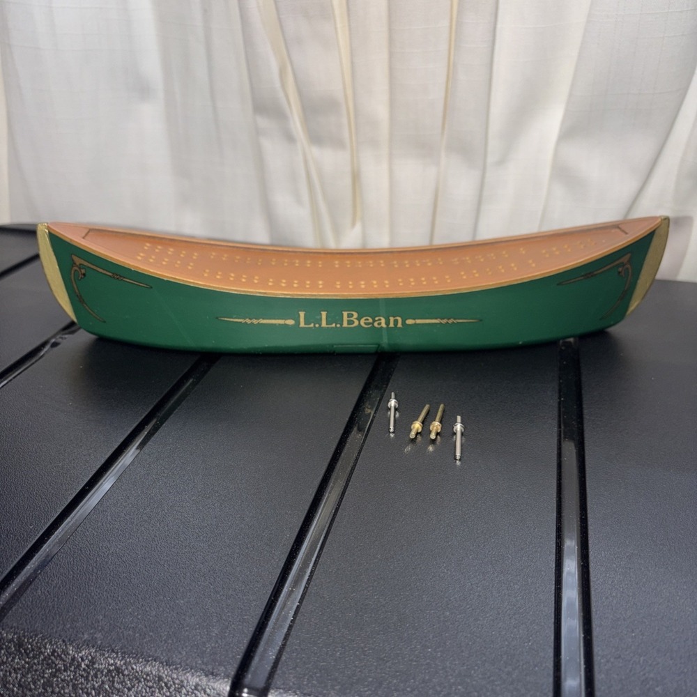 L.L. Bean Paddlers Cribbage Classic Game Board Camp Green Wooden Canoe w/ 4 Pegs